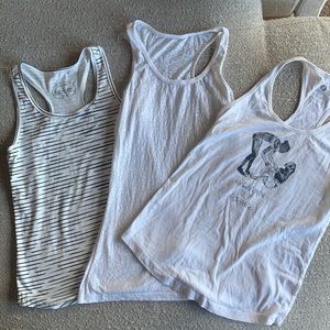 Oiselle tank bundle.